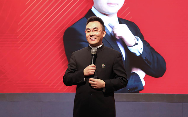  热刺球迷抗议高层 要求改变转会策略  