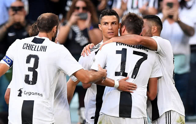  尤文图斯战术调整见效，下半场换人后连入两球逆转局势