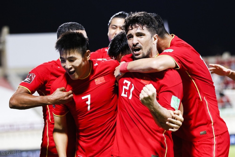  沃尔夫斯堡替补席深度惊人，下半场连换三人改变走势